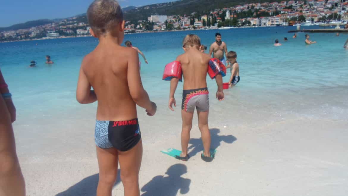 Ljetovanje djece iz udruge Zagrljaj u Selcu